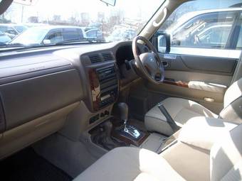 2003 Nissan Safari Pictures