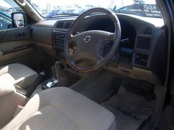 2003 Nissan Safari Photos