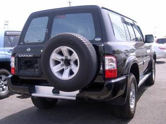 2003 Nissan Safari Photos