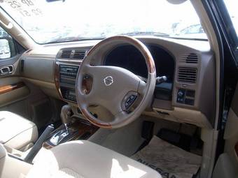 2003 Nissan Safari Pictures