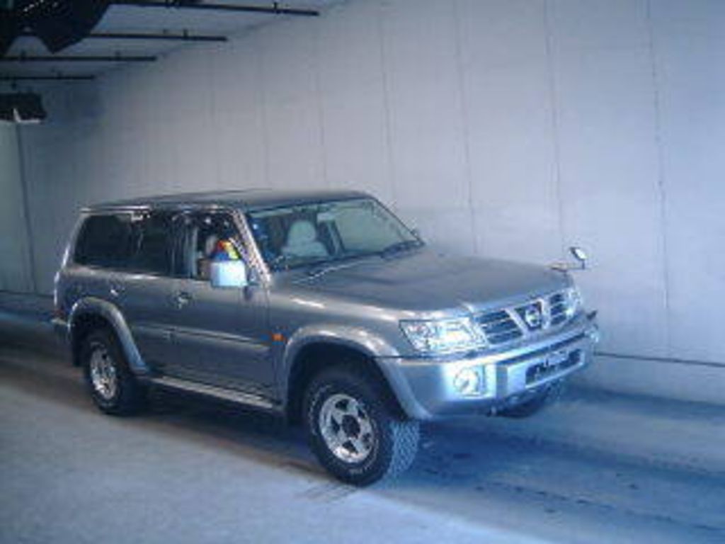 2004 Nissan Safari