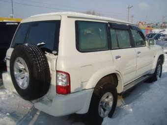 2004 Nissan Safari Photos