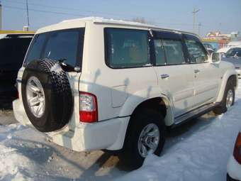 2004 Nissan Safari Photos