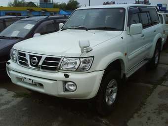 2004 Nissan Safari Images