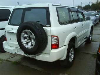 2004 Nissan Safari Pictures