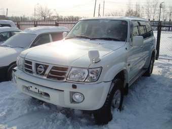 2004 Nissan Safari Photos