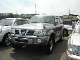 2004 Nissan Safari Pics