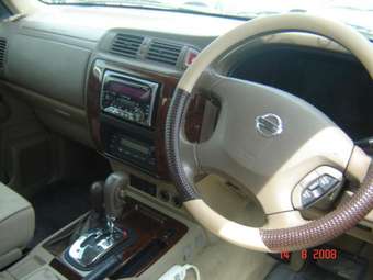 2004 Nissan Safari Pictures