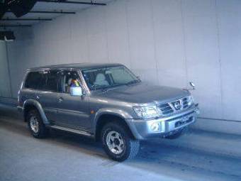 2004 Nissan Safari Photos