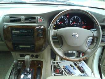 2004 Nissan Safari Pictures