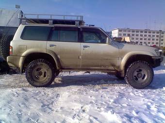 2004 Nissan Safari Pictures