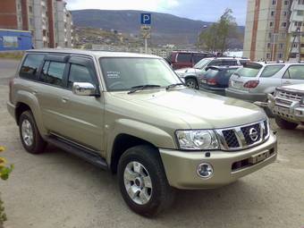 2004 Nissan Safari Photos