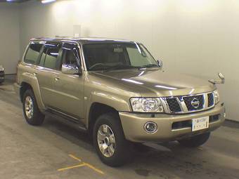 2004 Nissan Safari Photos