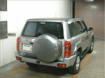 2004 Nissan Safari Pictures