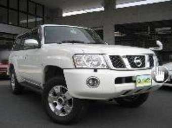 2005 Nissan Safari Images