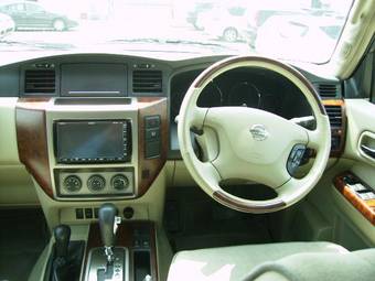 2005 Nissan Safari Pictures