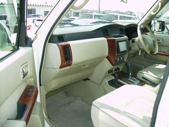 2005 Nissan Safari Pictures