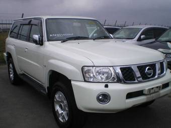 2005 Nissan Safari Photos