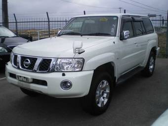 2005 Nissan Safari Photos