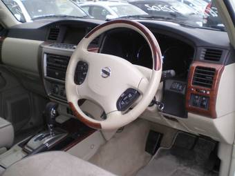 2005 Nissan Safari Pictures