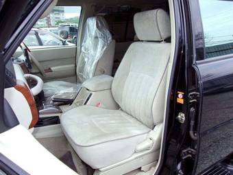 2005 Nissan Safari Pictures