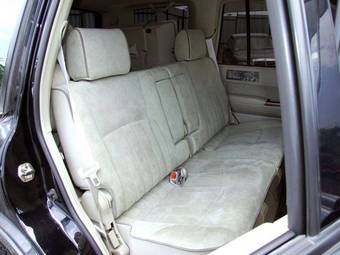 2005 Nissan Safari Pictures