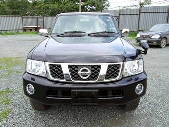 2005 Nissan Safari Images