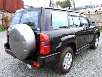 2005 Nissan Safari Pictures