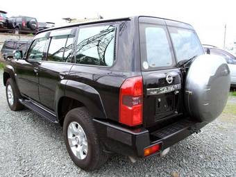 2005 Nissan Safari Photos