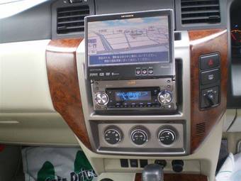 2006 Nissan Safari Photos