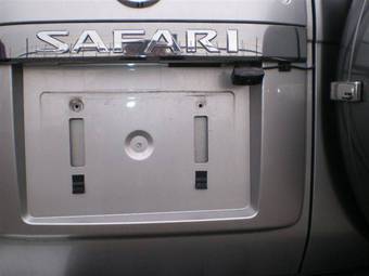 2006 Nissan Safari Images