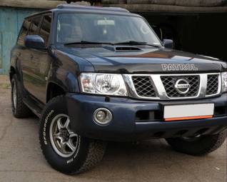 2006 Nissan Safari Photos