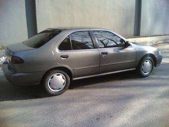 2000 Nissan Sentra Pictures