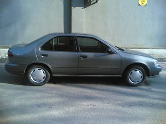 2000 Nissan Sentra Photos