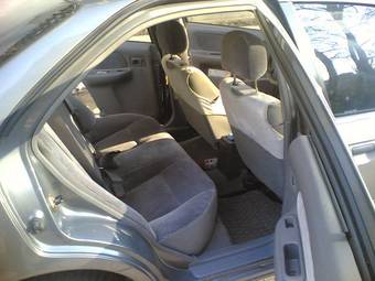 2000 Nissan Sentra Pictures
