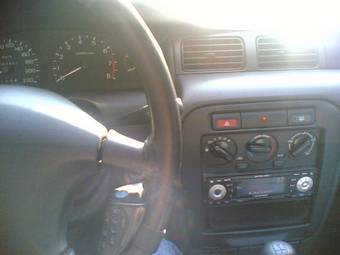 2000 Nissan Sentra Pictures