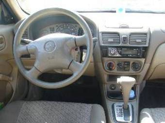 2000 Nissan Sentra Pictures