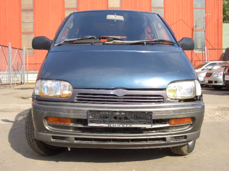 1992 Nissan Serena Photos