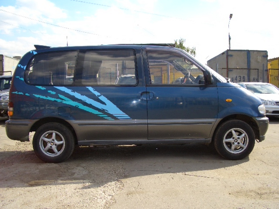 1992 Nissan Serena Wallpapers