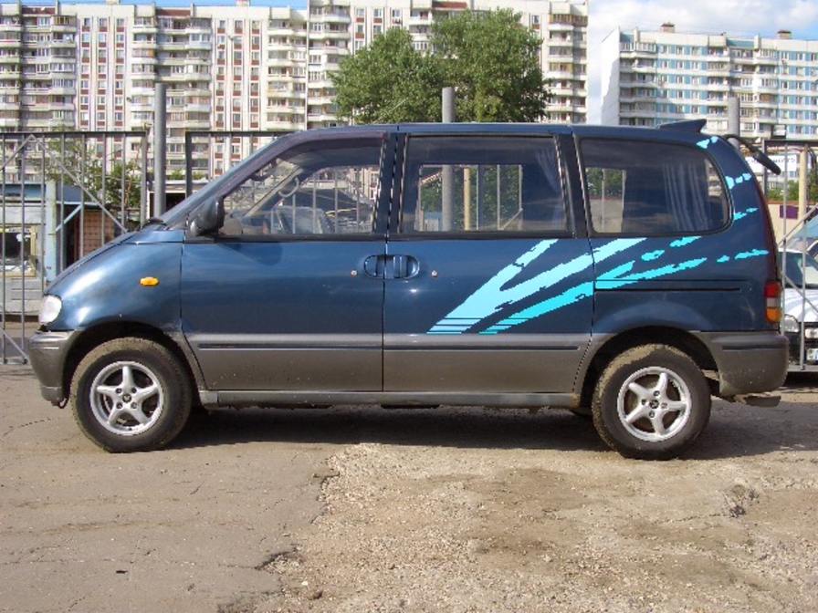 1992 Nissan Serena Pictures