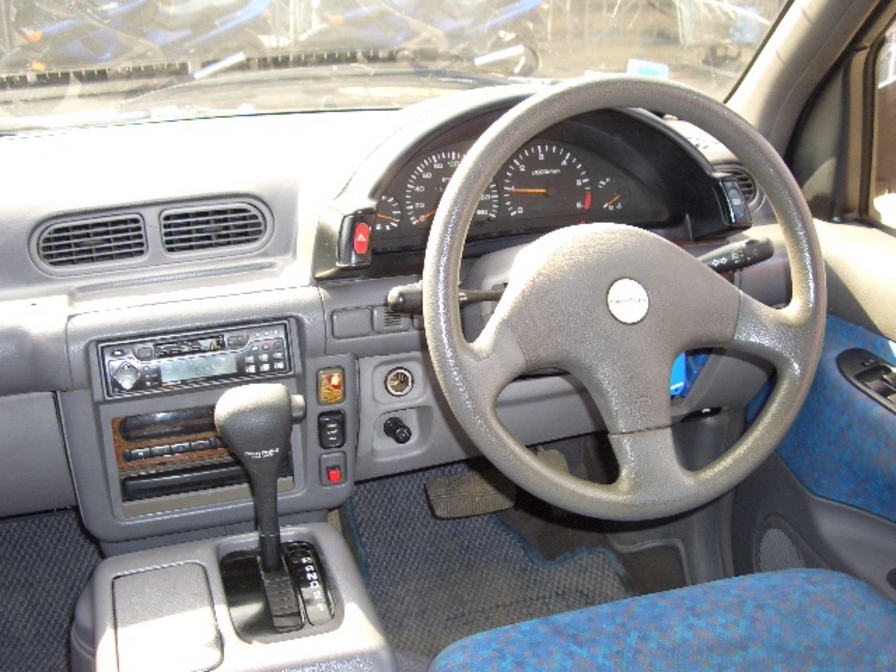 1992 Nissan Serena Photos