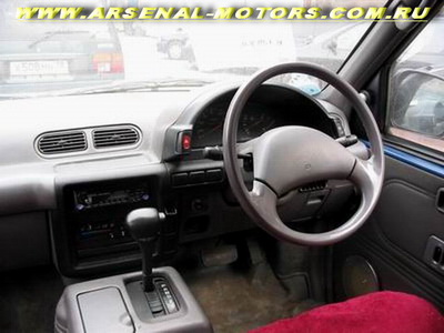 1993 Nissan Serena Photos