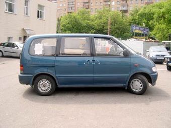 1995 Nissan Serena Images