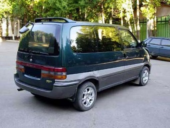 1996 Nissan Serena Images