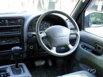 1996 Nissan Serena Pictures