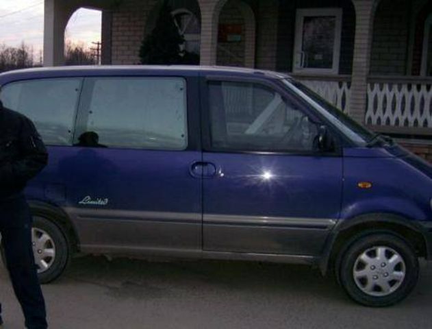 1997 Nissan Serena