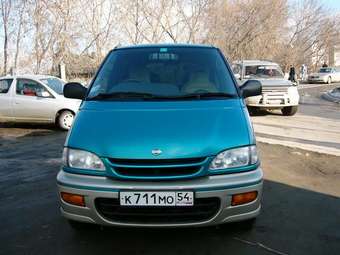 1998 Nissan Serena Photos