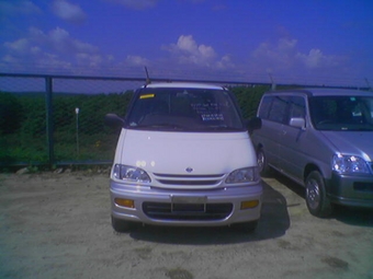 1999 Nissan Serena