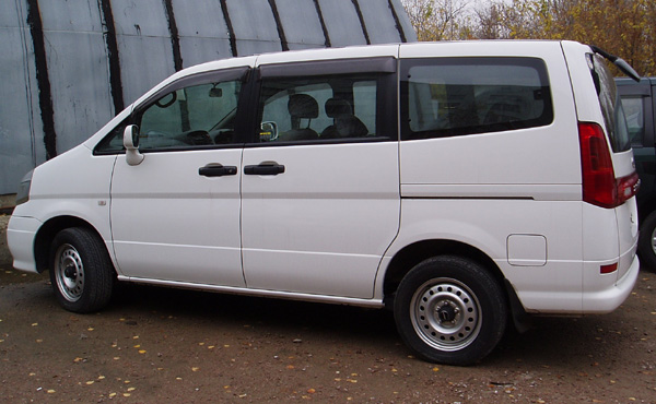 1999 Nissan Serena