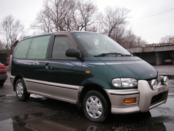 1999 Nissan Serena
